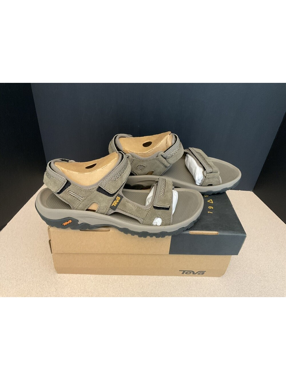 New! Mens Teva Hudson Sandals, Bungee Cord, Size 8. Nice Sandals!!!